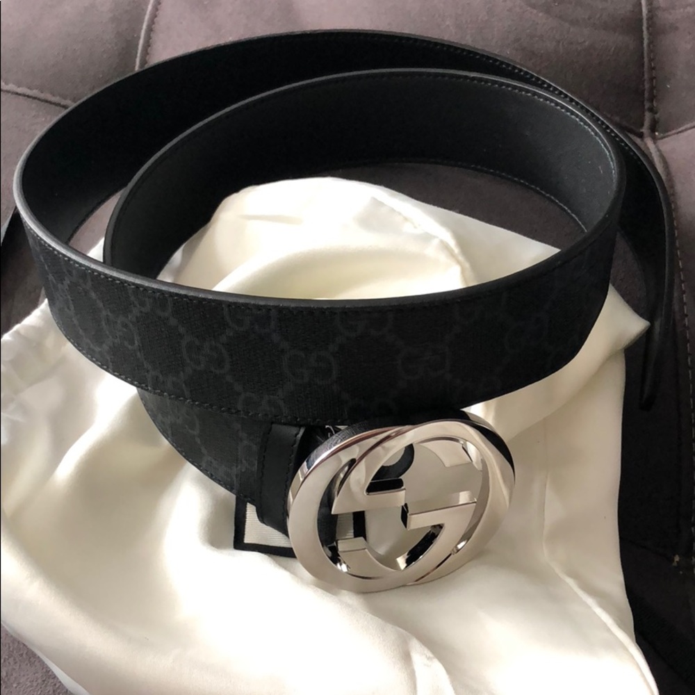 Black Gucci belt